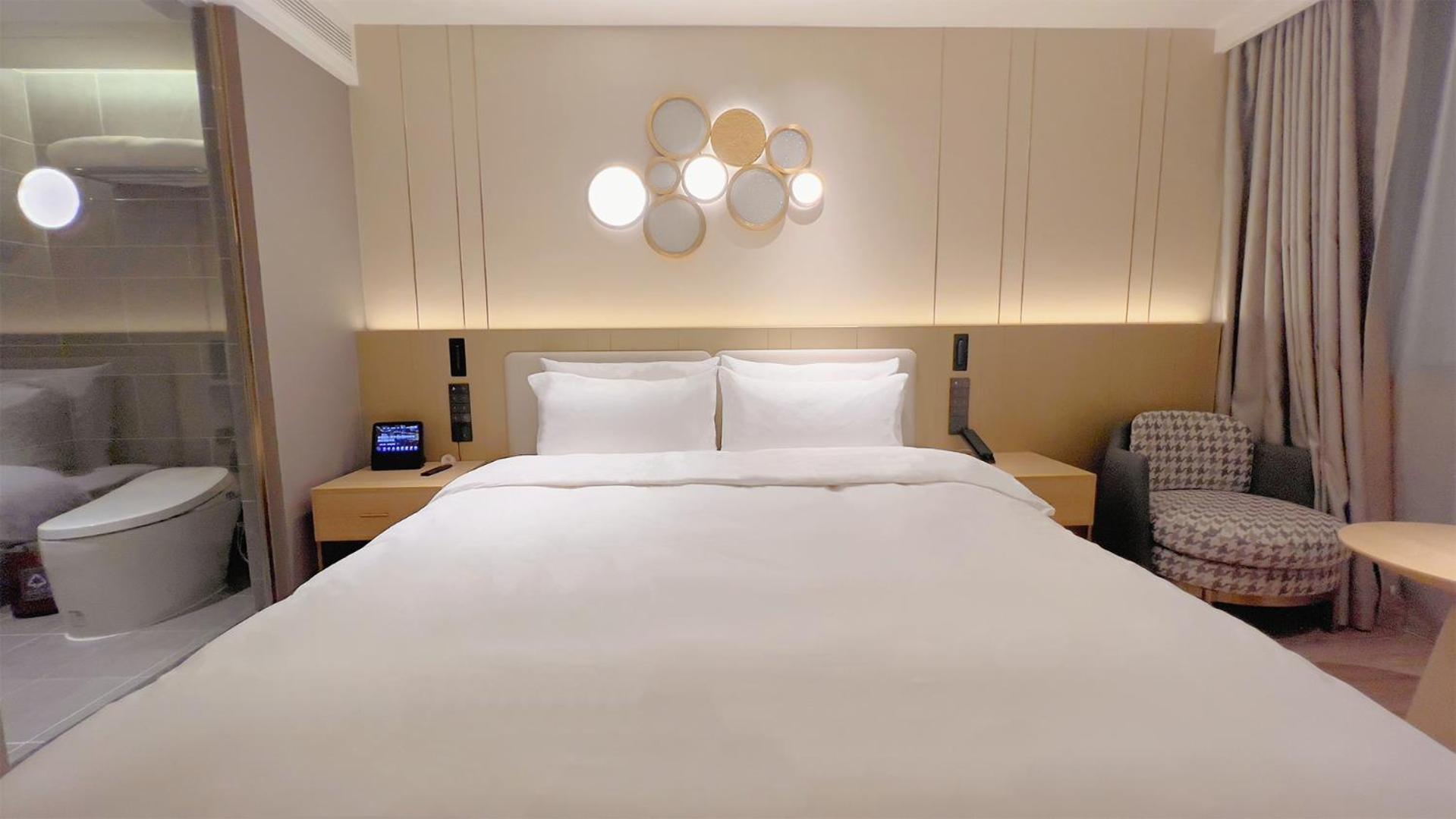 Premium Queen Room