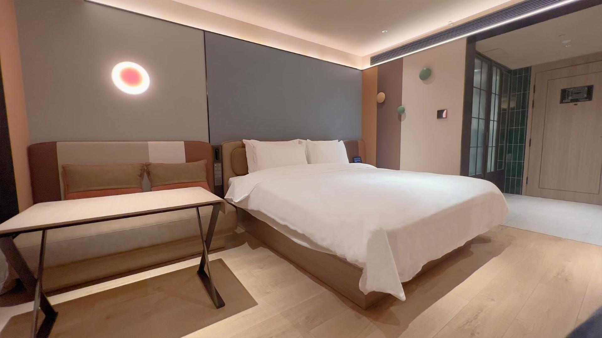 Deluxe Queen Room